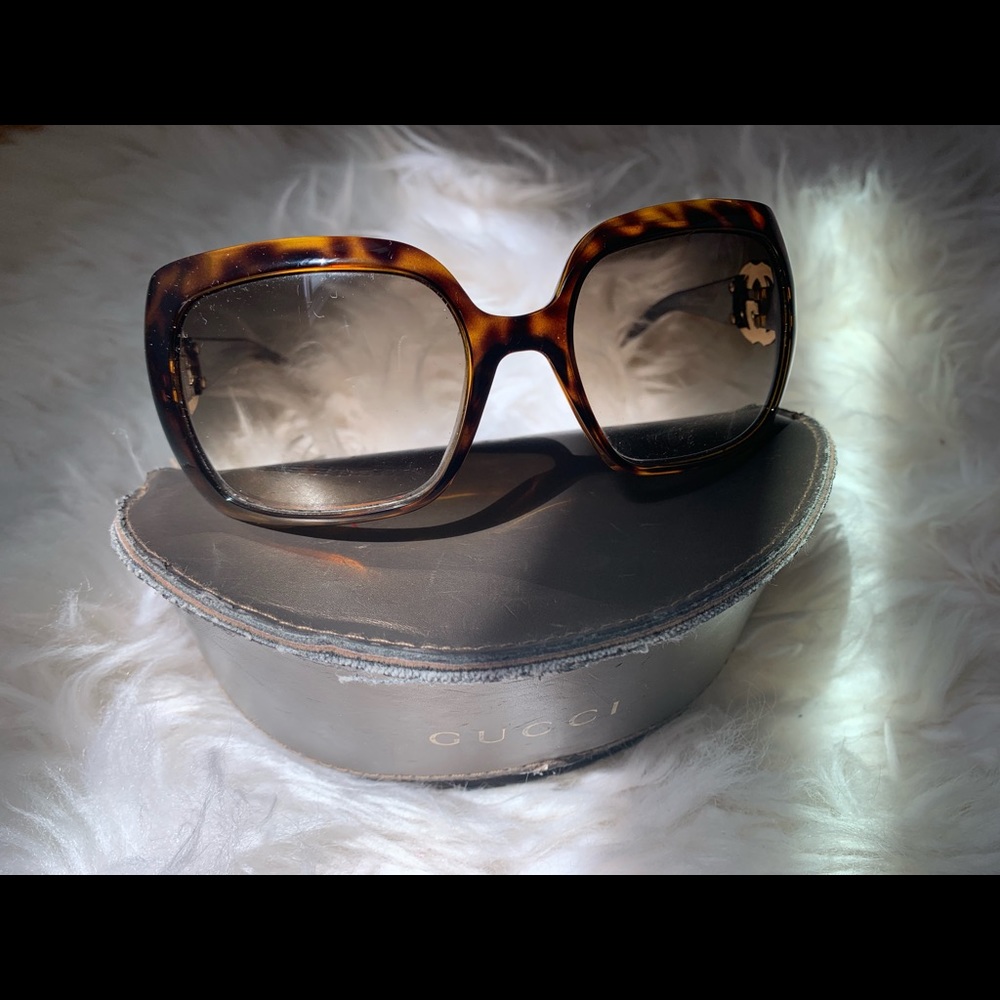 Gucci tortoise shell over size sun glasses
